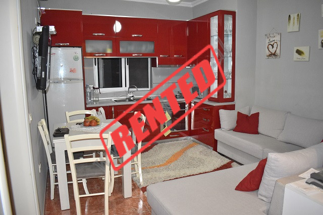 
Apartament 2+1 me qira prane shkolles Qazim Turdiu ne zonen e Don Boskos ne Tirane.
Banesa eshte 